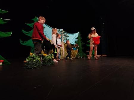 Průzkumníci v lese